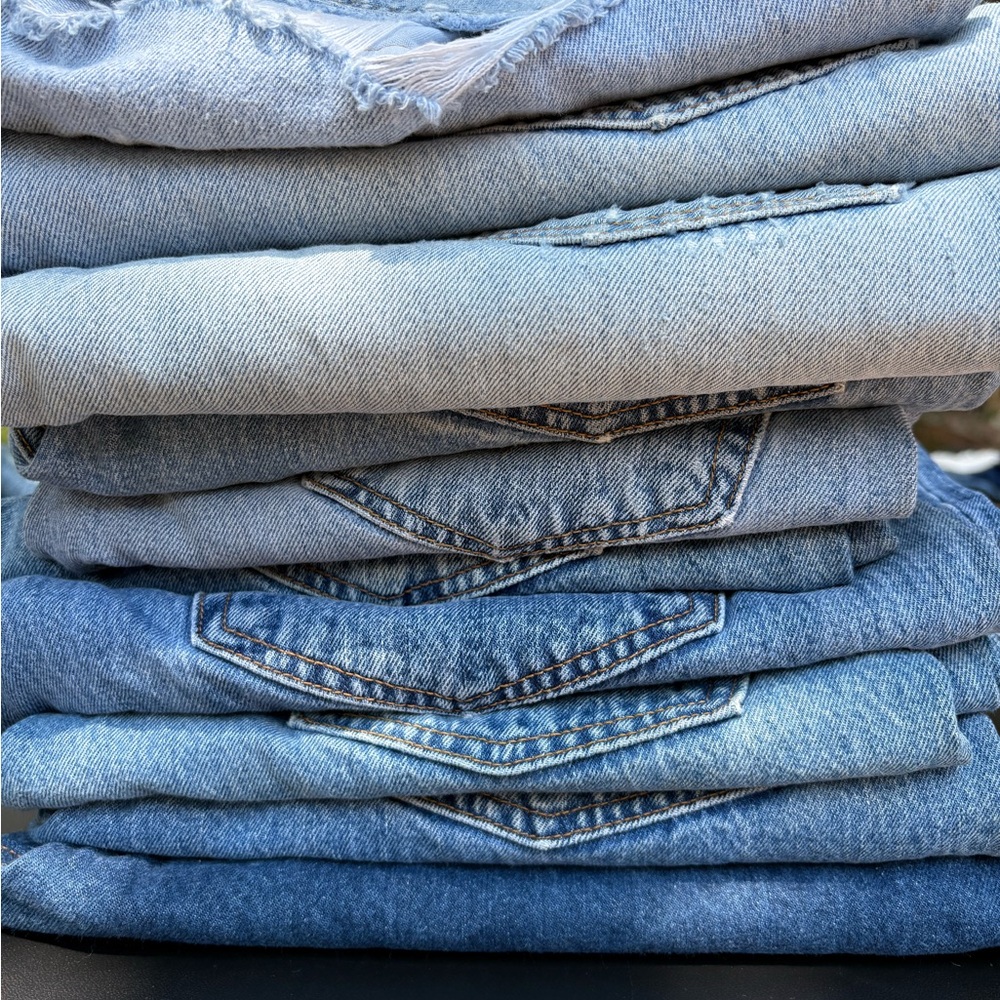 Levi's 501 Button Fly Men's Straight Jeans in Various Shades of Blue